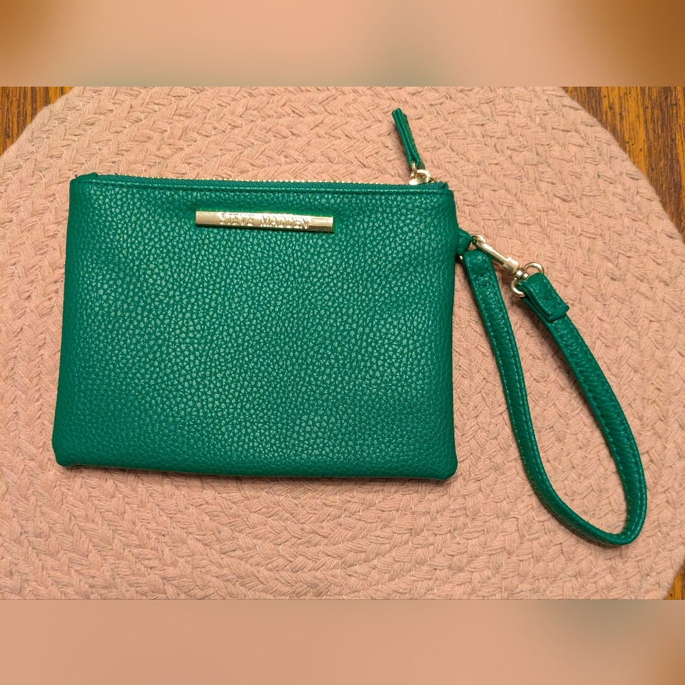 NWOT Steve Madden Green Wristlet